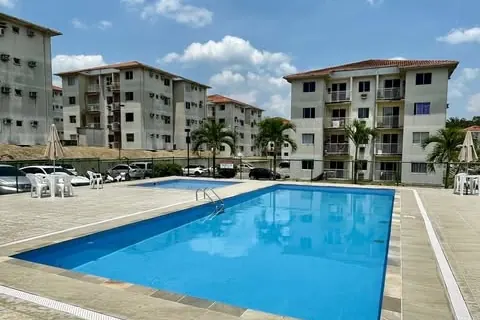 Piscina e área de lazer de condomínio residencial em Manaus