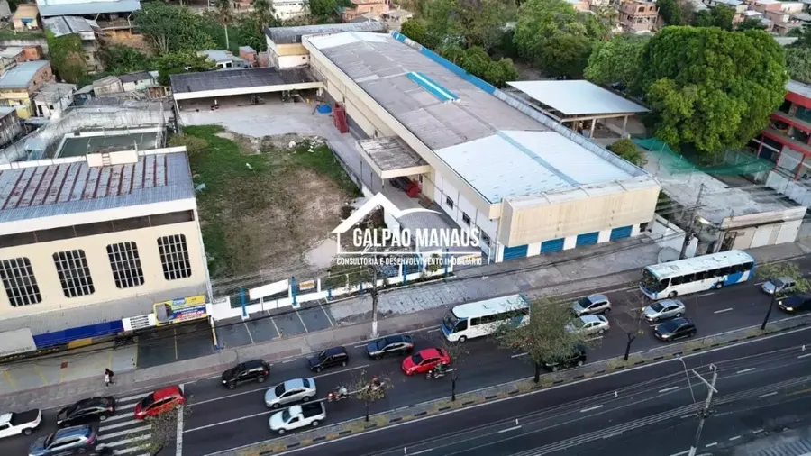 Vista aérea do imóvel GGL 137, galpão comercial em avenida de grande movimento